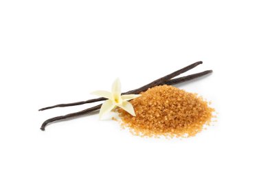 Aromatik vanilya şekeri. Vanilya kabukları. Vanilya çubukları, beyaz arka planda izole edilmiş kahverengi ve beyaz şeker. Vanilya çiçekleri, baharatlar ve tatlı ve pişirme için bitkiler. Mesaj için yer var. Boşluğu kopyala