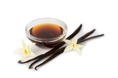 Cam kaplamalı vanilya özü beyaz arka planda izole edilmiş. Kek ve tatlı için vanilya özü. Aromatik ev yapımı vanilya özü. Kapatın. Mesajı yerleştir. Boşluğu kopyala.