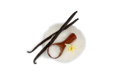 Aromatik vanilya şekeri. Vanilya kabukları. Vanilya çubukları, beyaz arka planda izole edilmiş kahverengi ve beyaz şeker. Vanilya çiçekleri, baharatlar ve tatlı ve pişirme için bitkiler. Mesaj için yer var. Boşluğu kopyala