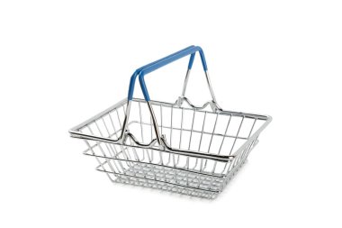 Çevrimiçi alışveriş kavramı. Karton kutu ve alışveriş poşetleri beyaz arka planda izole edilmiş bir tramvayda. Alışveriş sepeti. İnternetten bilgisayar, tablet, telefon ve kredi kartı kullanarak alışveriş. Eve teslim.