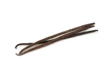 Beyaz arka planda izole edilmiş vanilya kabukları. Vanilya çiçekleri ve tohumlar. Vanilyalı fasulye. Hamur işleri ve tatlılar için baharatlı baharat. Baharat. Mesaj için yer var. Boşluğu Kopyala