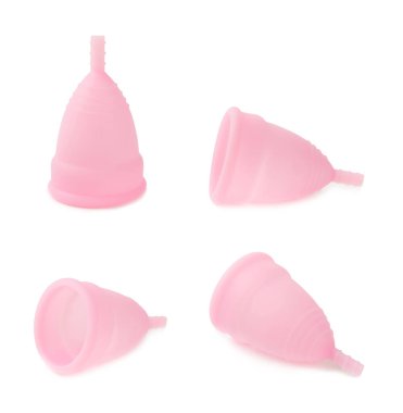 Adet bardağı beyaz arka planda izole edilmiş. Hijyenik peçeteler, tamponlar ve regl kupası. Kritik günler, regl dönemi. Kadın hijyen ürünleri. Kadın sağlığı kavramı. Adet öncesi sendromu..