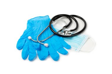 Beyaz arka planda izole edilmiş tıbbi nitril eldivenler. Cerrahi lateks eldivenler. Lastik eldiven üretimi. Doktor ya da hemşire koruyucu eldiven takıyor. Tıp konsepti. Kısırlık, koruma.