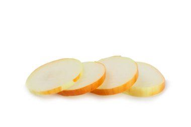 Beyaz arka planda soğan izole edilmiş. Soğan dilimi. Soğan halkaları. Taze Sarı Soğan. Doğal, taze, vejetaryen yiyecekler. Tarım ürünleri. Sağlıklı beslenme. Sebzeler. Çiftçi pazarı..