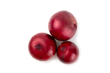 Shallot soğanı beyaz arka planda izole edilmiş. Soğan dilimi. Soğan halkaları. Taze kırmızı soğan. Doğal, taze, vejetaryen yiyecekler. Tarım ürünleri. Sağlıklı beslenme. Sebzeler. Çiftçi pazarı..