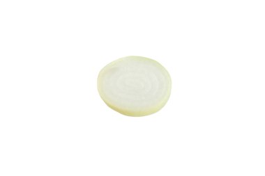 Beyaz arka planda soğan izole edilmiş. Soğan dilimi. Soğan halkaları. Taze Sarı Soğan. Doğal, taze, vejetaryen yiyecekler. Tarım ürünleri. Sağlıklı beslenme. Sebzeler. Çiftçi pazarı..