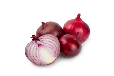 Shallot soğanı beyaz arka planda izole edilmiş. Soğan dilimi. Soğan halkaları. Taze kırmızı soğan. Doğal, taze, vejetaryen yiyecekler. Tarım ürünleri. Sağlıklı beslenme. Sebzeler. Çiftçi pazarı..