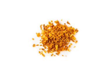 Beyaz arka planda izole edilmiş kızarmış soğan. Kızarmış soğan. Bulaşık çeşnisi. Baharatlar. Salata sosu. Mesaj için yer var. Boşluğu kopyala