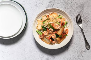 Kızarmış Çin eriştesi karidesli soya fasulyesi tohumu ve karidesli fasulye tohumu..