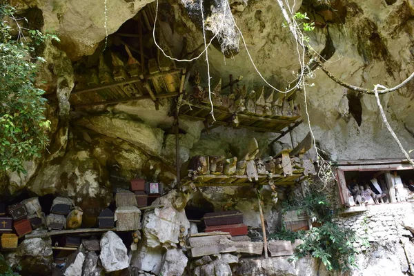 Coffins and graves were placed in rock cliffs. This method is a tradition used as a grave for people who died in the Tana Toraja tribe, Sulawesi