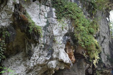 Coffins and graves were placed in rock cliffs. This method is a tradition used as a grave for people who died in the Tana Toraja tribe, South Sulawesi, Indonesia