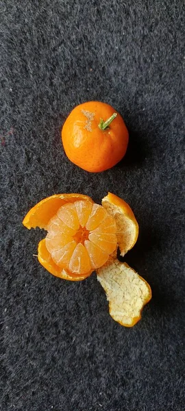 Fresh Sicilian Orange Mandarin Green Leaves Black Background — Fotografia de Stock