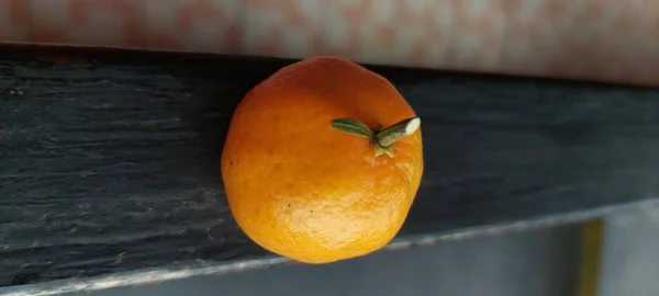 Frische Sizilianische Orangen Mandarinen Auf Schwarzem Eisenhintergrund — Stockfoto