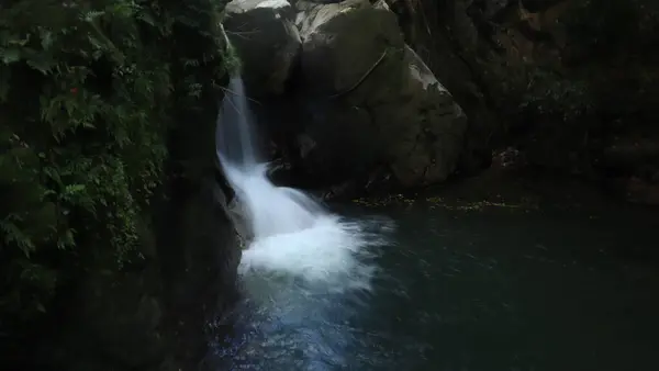 Vista Panorâmica Bela Cachoeira Local Favorito Para Turistas Indonésia Localizado — Fotografia de Stock