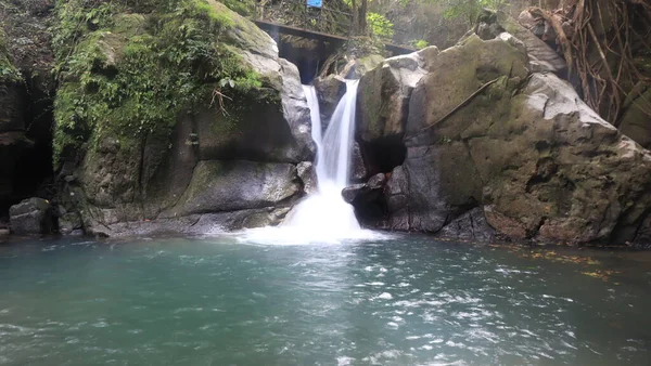 美しい滝のパノラマビューは インドネシアの観光客のためのお気に入りの場所です Bantimurung Bulusarung国立公園エリアに位置する — ストック写真