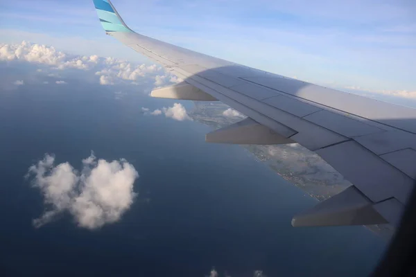 Τζακάρτα Ινδονησία Δεκεμβρίου 2022 Φτερά Του Αεροπλάνου Είναι Ορατά Από — Φωτογραφία Αρχείου