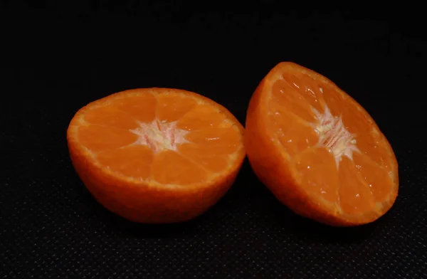 Яркие Цитрусовые Фрукты Горький Апельсин Выделяется Ярком Черном Фоне Этой — стоковое фото