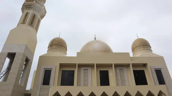 Mesquita Com Arquitetura Interessante Fundo Céu — Fotografia de Stock