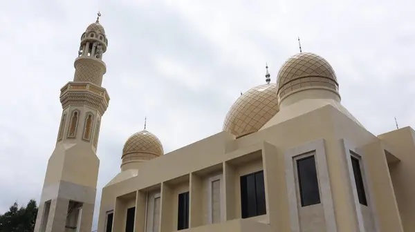Moskee Met Interessante Architectuur Hemelse Achtergrond — Stockfoto