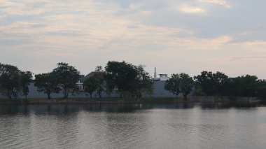 Öğleden sonra göl manzarası çok güzel..