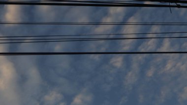 Gökyüzünde güzel bulutlar, gündüz fotoğrafı..