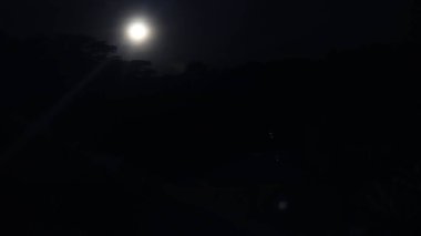 Gece ay ışığı, siyah arkaplan
