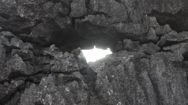 Maros ve Pangkep Regencies, Güney Sulawesi 'deki karst kümeleri Çin' den sonra dünyanın en güzel ikinci karst bölgeleridir..