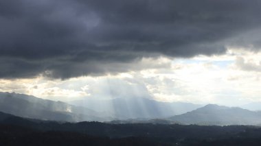 Gökyüzünde güzel bulutlar, gündüz fotoğrafı..