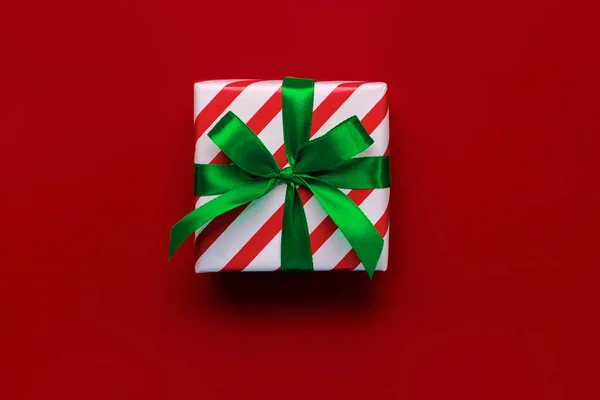 Concepção Natal Vista Superior Presentes Natal Sobre Fundo Vermelho — Fotografia de Stock