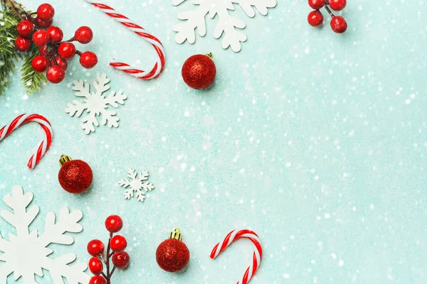 Vánoční Koncept Pozadí Horní Pohled Vánoční Ozdoby Karamelové Canes Sněhové — Stock fotografie