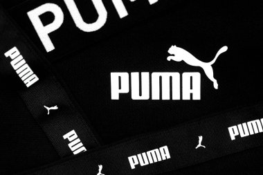 Spor tişörtünde spor markası Puma logosu var. İllüstrasyon Editörü