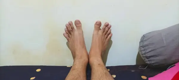 Ayaklarını duvara koy ve rahatla.