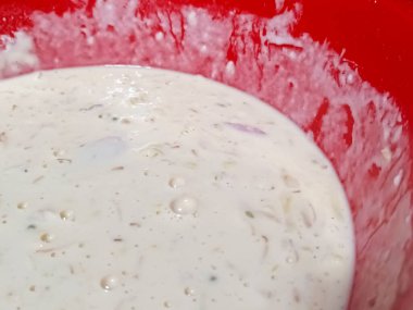 Bakwan hamuru buğday unu, fasulye filizi ve geleneksel baharatlardan oluşur..