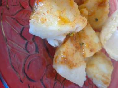 Baharatlı fıstık soslu ve krakerli Gendar pekeli..