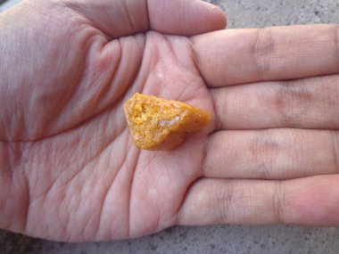 Enting-enting gepuk, Solo, Central Java, Endonezya 'dan geleneksel bir aperatif. Fıstıklar üçgen şeklinde biçimlendirilmiş..