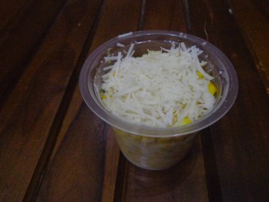 Jasuke ya da (Mısır Sütü Peyniri) geleneksel Endonezya atıştırmalığıdır, süt ve rendelenmiş peynirle karıştırılmış tatlı mısır..