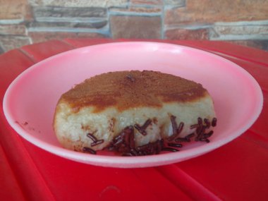 Pukis is one of the simple and delicious traditional snacks in Indonesia, usually sprinkled with Sprinkles.