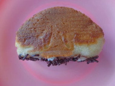 Pukis is one of the simple and delicious traditional snacks in Indonesia, usually sprinkled with Sprinkles.