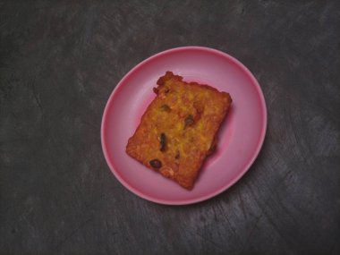 Kızarmış Tempe Mendoan 'ın çıtır çıtır unlu görüntüsüne odaklan ki çıtır çıtır olsun..