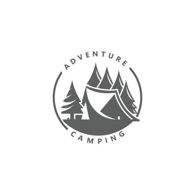Yürüyüş için kamp ve açık hava macera logosu. amblem illüstrasyonu