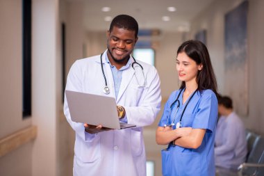 Doktor ve hemşire tartışma