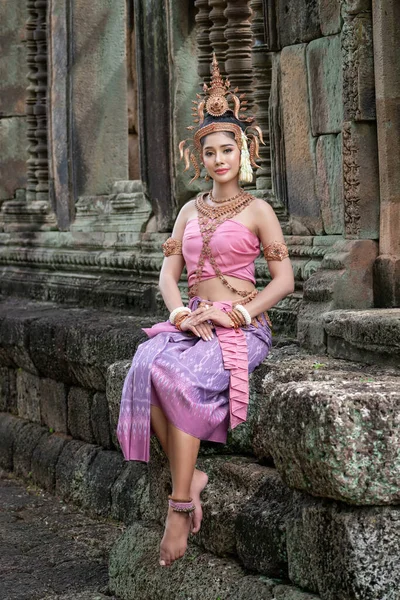Donna Che Indossa Abito Thailandese Che Fatto Simbolo Della Mano — Foto Stock