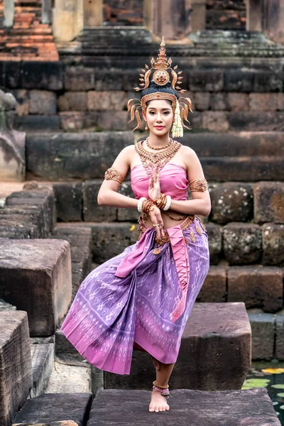 Mujer Usando Vestido Tailandés — Foto de Stock