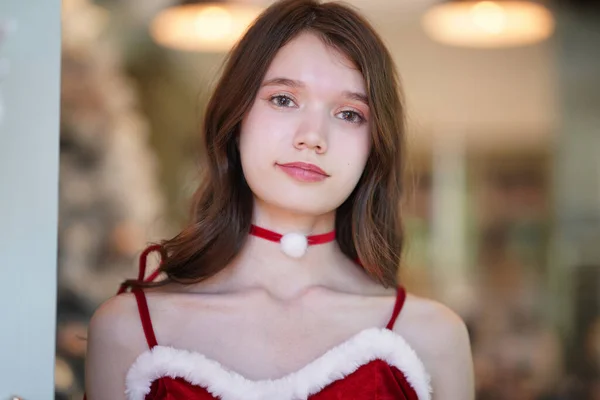 Noël Jeune Femme Élégante Détendue Robe Rouge Santa — Photo