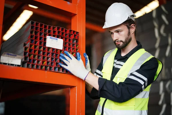 Male Worker Safety Vest Writing Storehouse — Stock Photo, Image