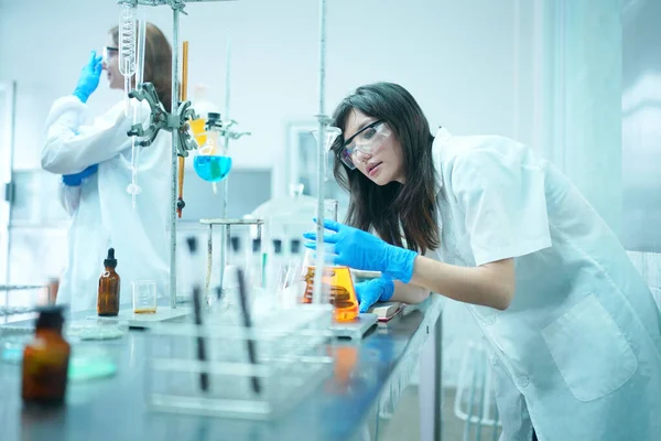 Young Female Scientist Doctor Working Laboratory — Stock Photo, Image