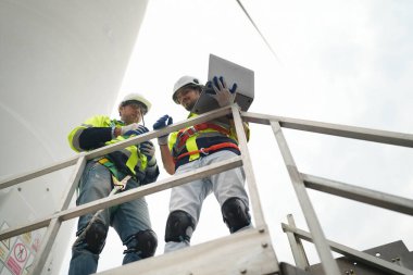 Rüzgar türbini servis mühendisi bakım ve inşaat sahasında teftiş planı, yenilenebilir elektrik jeneratörü