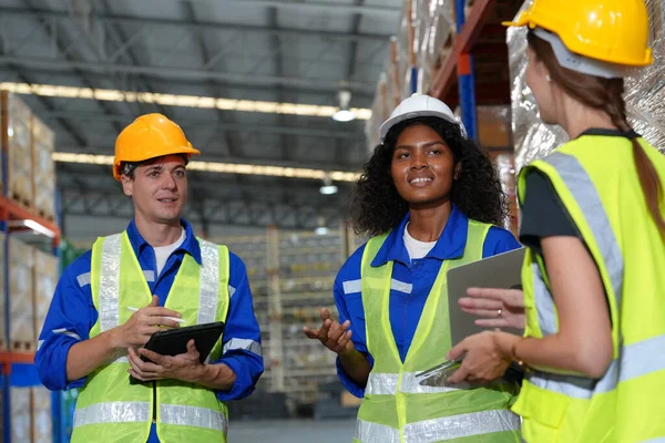 Travailleurs Entrepôt Travaillant Dans Grand Entrepôt Distribution Logistique Travailleur Vêtements — Photo