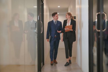 İş karşılaşma içinde modern bir ofis