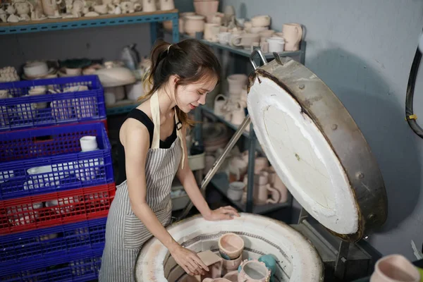 Beautiful Young Ceramic Artist Working Pottery Workshop — Stock Photo, Image